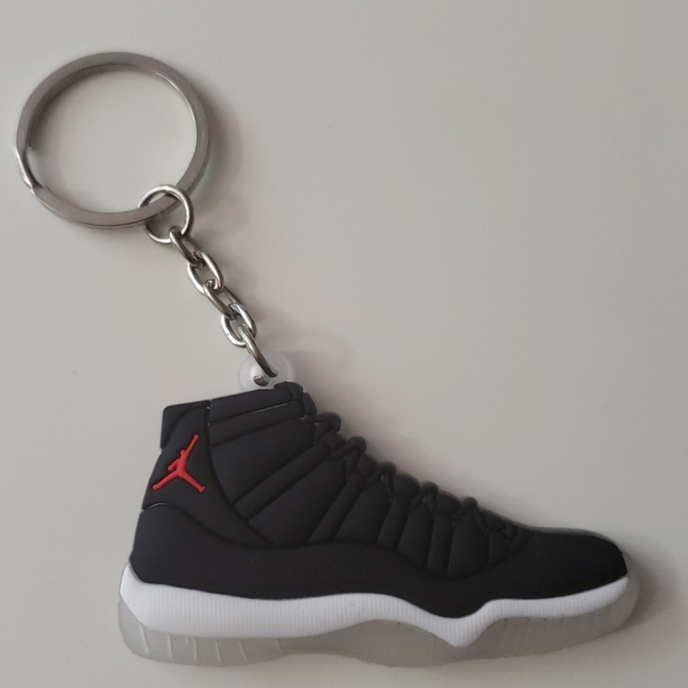 🔥Jordan (Blk Red & Wht) Shoe Keychain🔥 - Picture 2 of 3